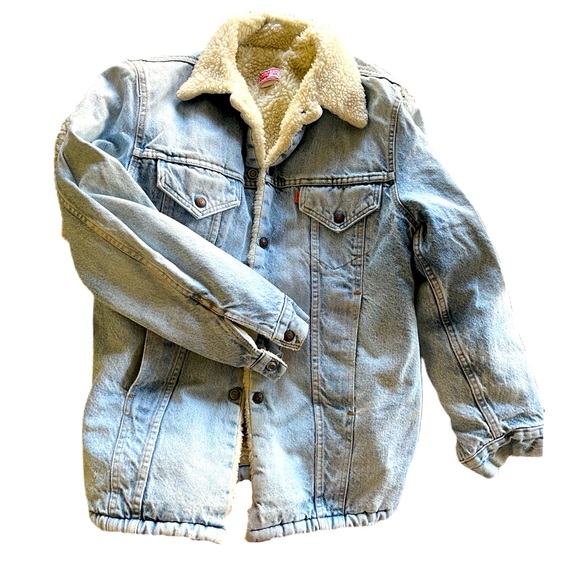 Vintage Levi’s Sherpa lined jean denim jacket.
